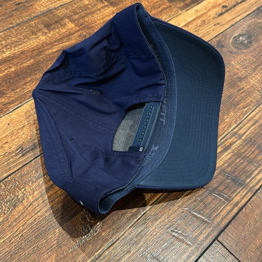 Travis Mathew Landing Gear Cap/ navy - Picture 4 of 4
